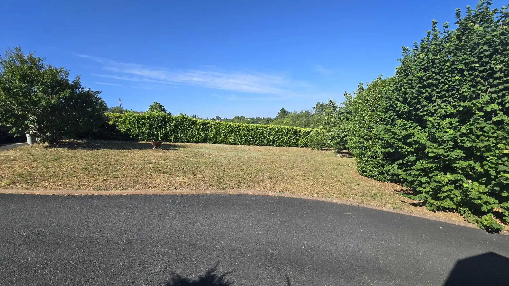 Terrain constructible à Lachassagne avec vue sur les Monts du Lyonnais 
