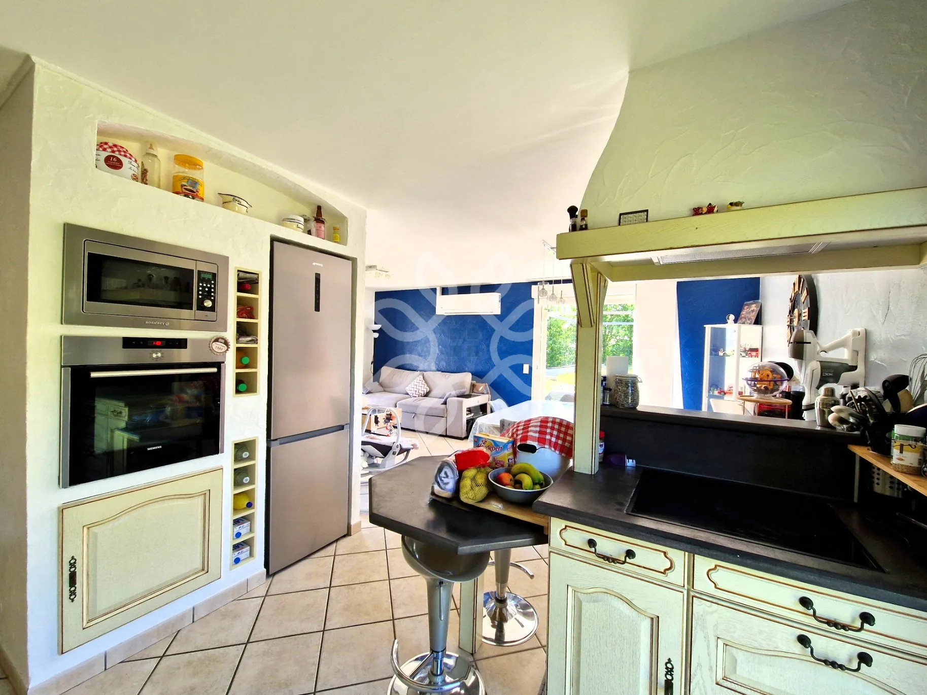 Maison familiale moderne avec vue dégagée à Vergongheon - 90 m², jardin de 2729 m² 