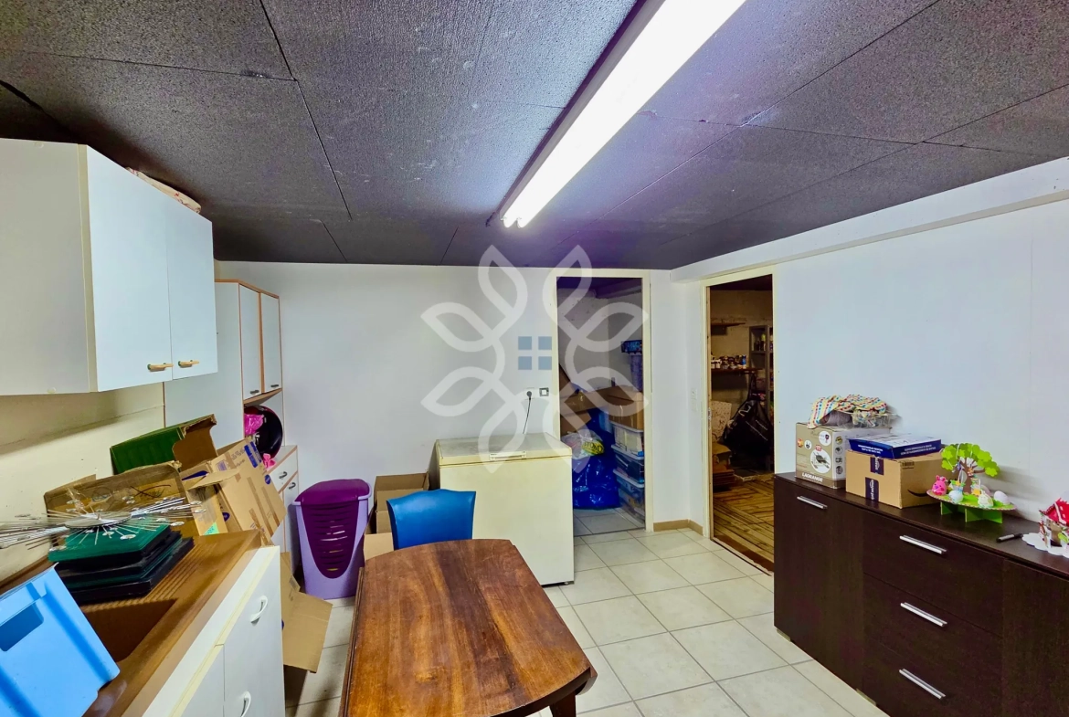 Maison familiale moderne avec vue dégagée à Vergongheon - 90 m², jardin de 2729 m² 