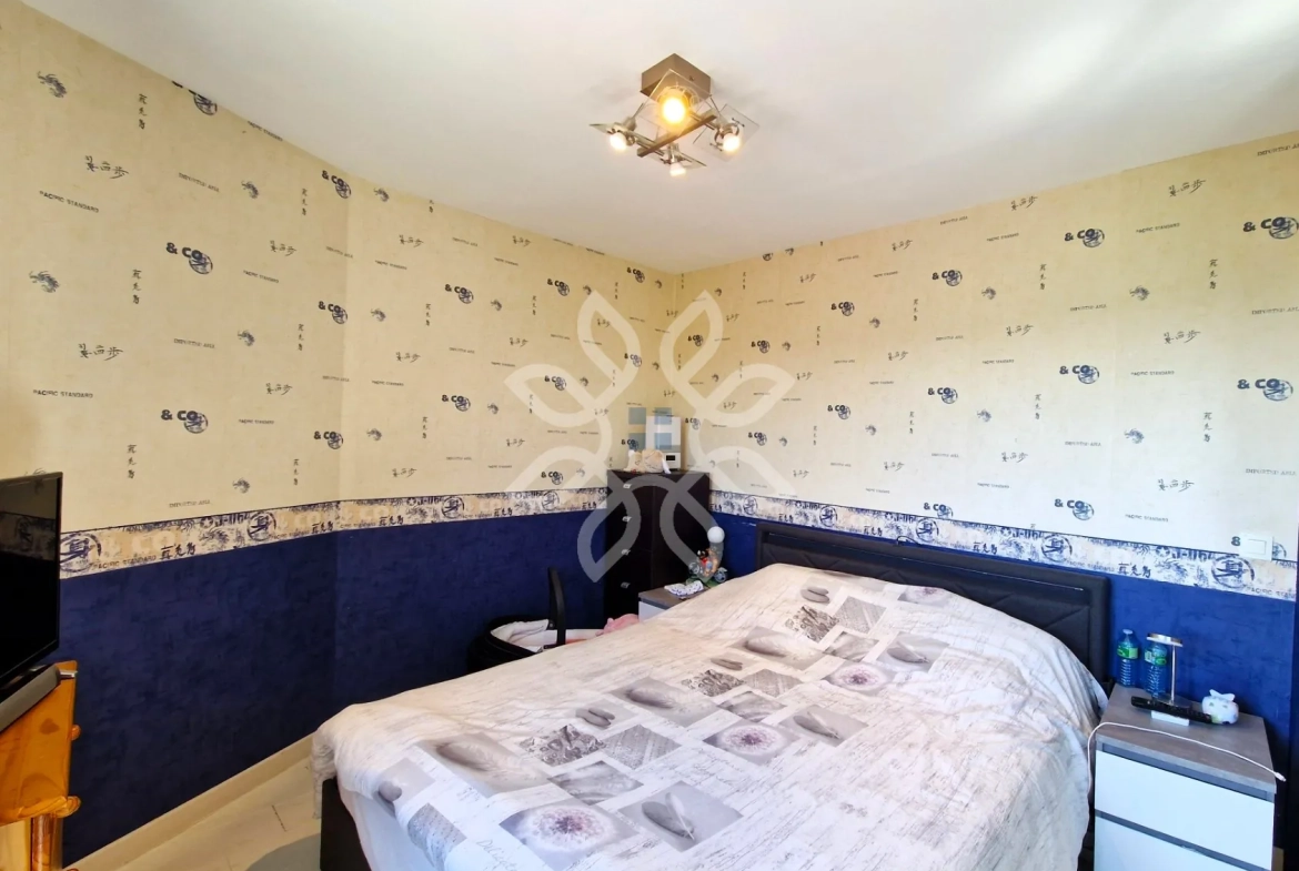 Maison familiale moderne avec vue dégagée à Vergongheon - 90 m², jardin de 2729 m² 