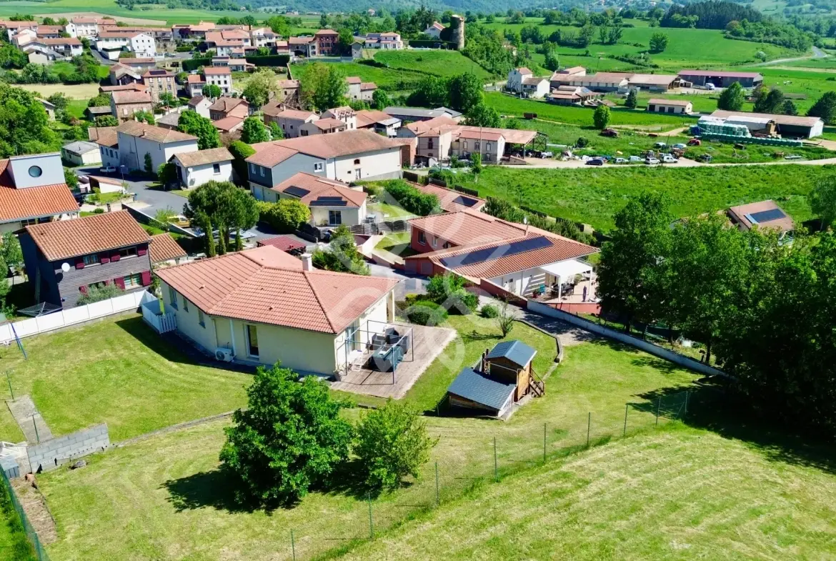 Maison familiale moderne avec vue dégagée à Vergongheon - 90 m², jardin de 2729 m² 