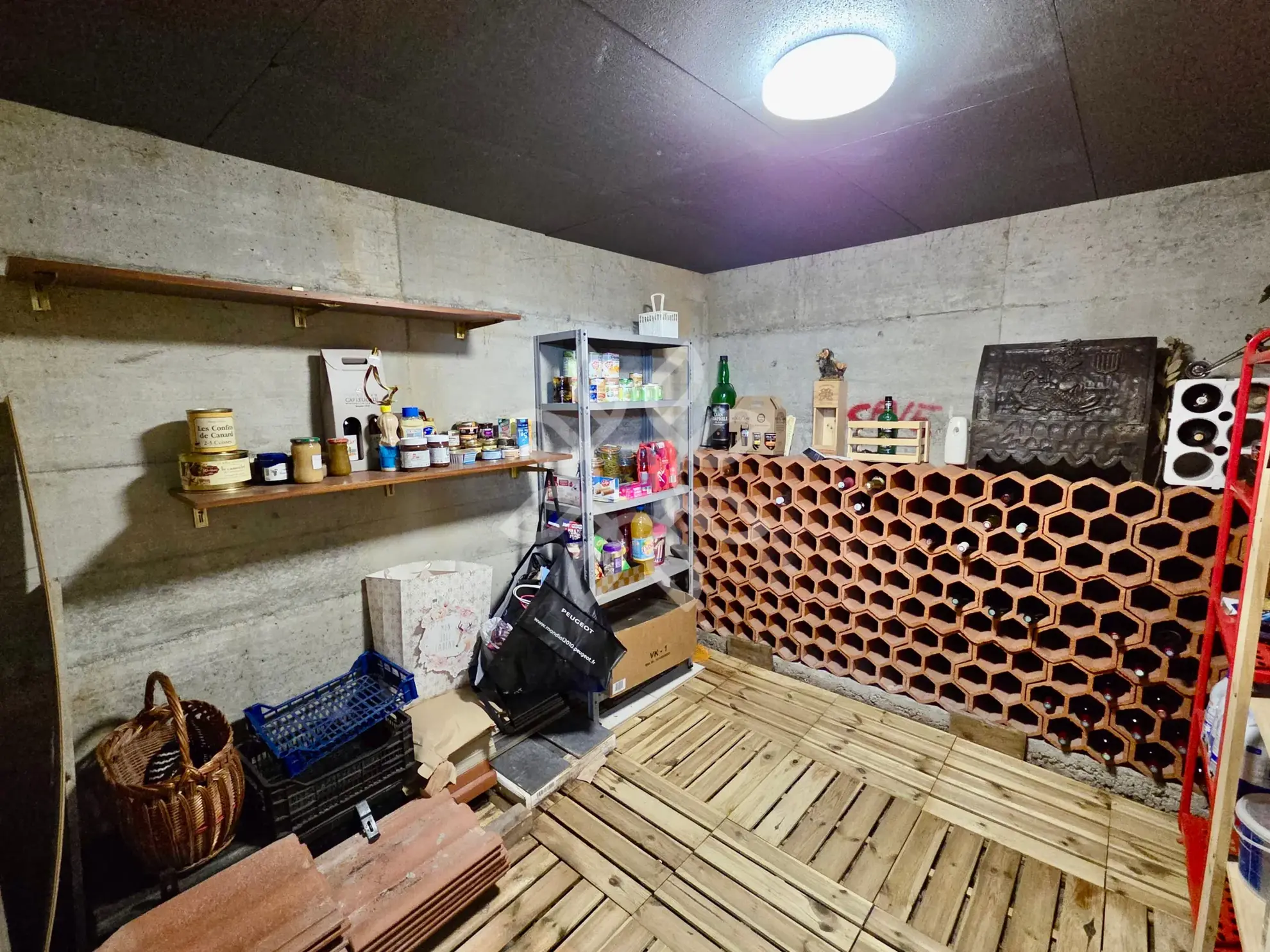Maison familiale moderne avec vue dégagée à Vergongheon - 90 m², jardin de 2729 m² 