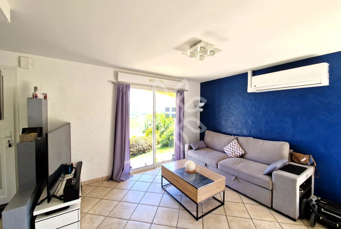 Maison familiale moderne avec vue dégagée à Vergongheon - 90 m², jardin de 2729 m² 