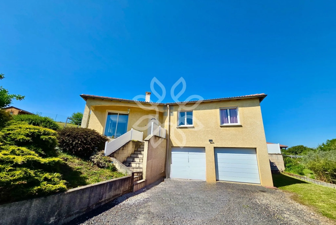 Maison familiale moderne avec vue dégagée à Vergongheon - 90 m², jardin de 2729 m² 