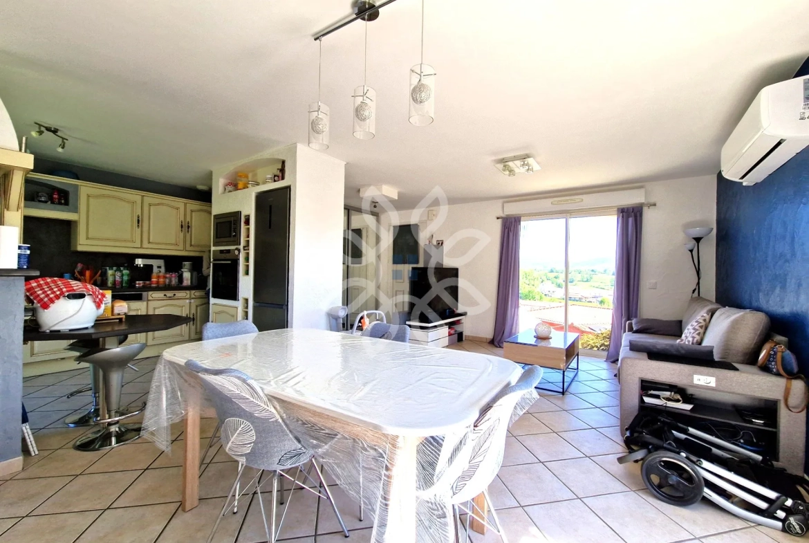 Maison familiale moderne avec vue dégagée à Vergongheon - 90 m², jardin de 2729 m² 