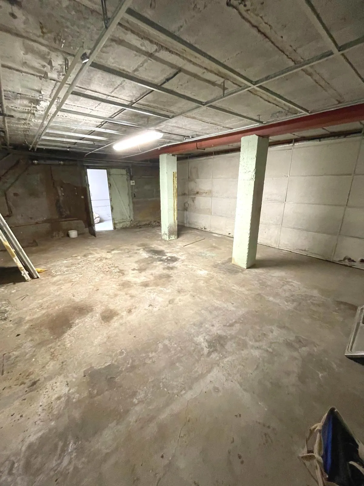 Atelier à vendre avec jardin privé à Collonges-sous-Salève, potentiel de transformation 