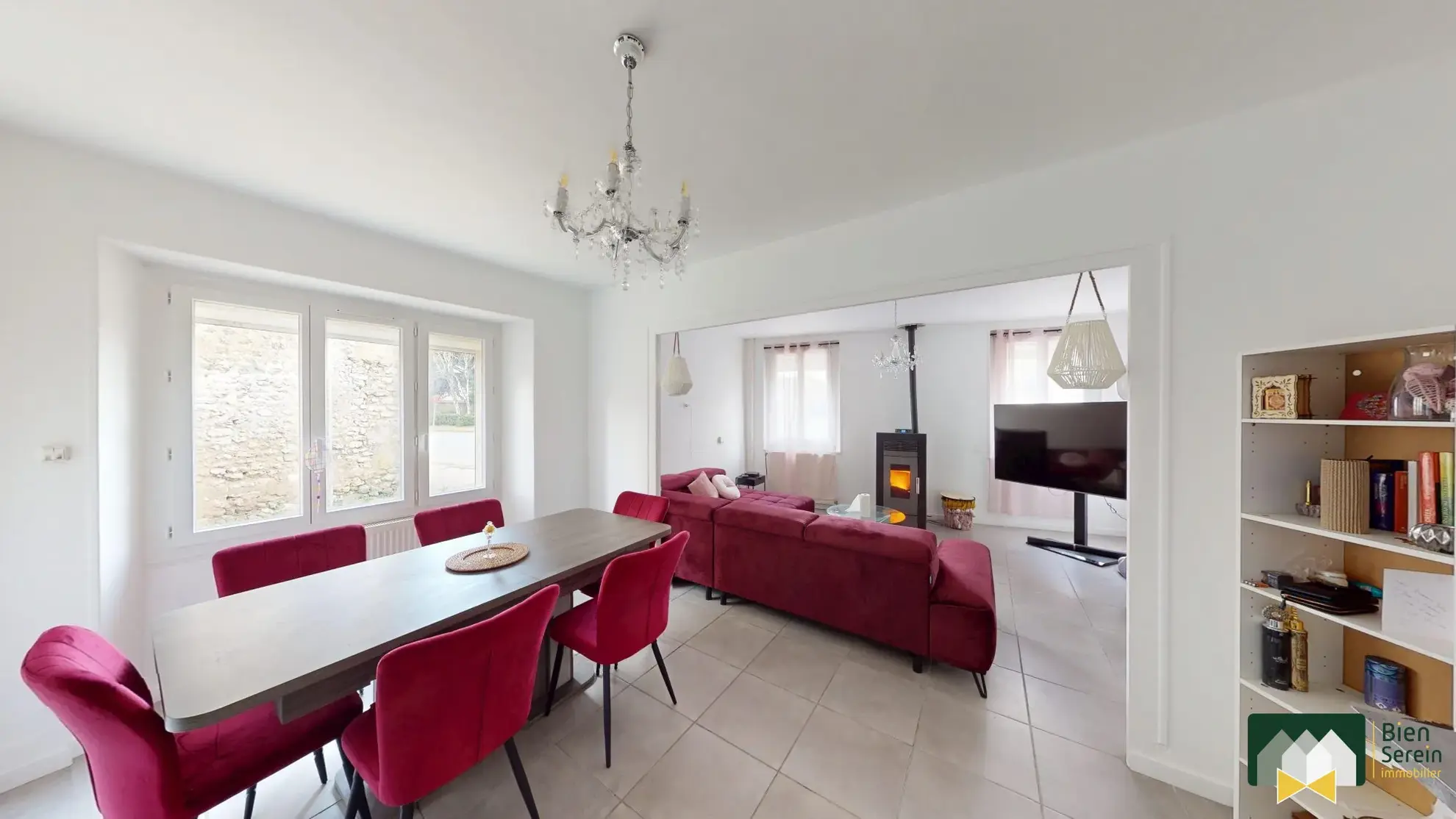 Salle à manger / salon Maison de ville de 117m² à Houville-la-Branche avec cour et dépendance 