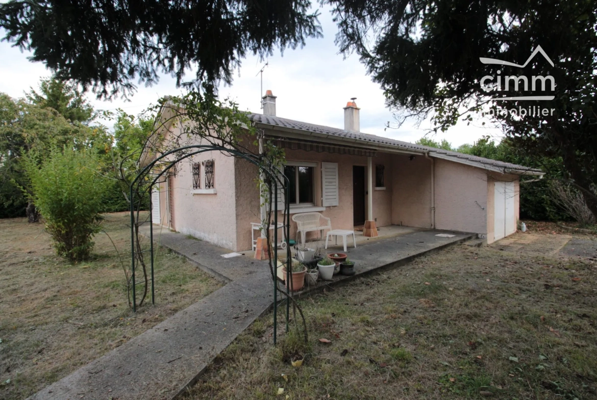 Villa de plain-pied à vendre à Saint-Siméon-de-Bressieux, calme et grand terrain 