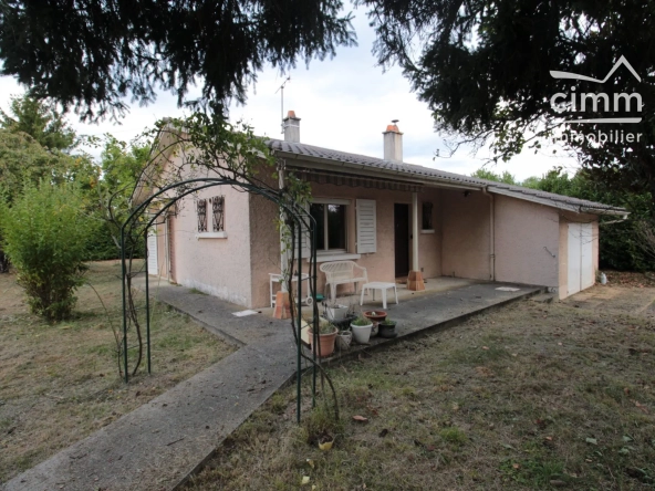 Villa de plain-pied à vendre à Saint-Siméon-de-Bressieux, calme et grand terrain