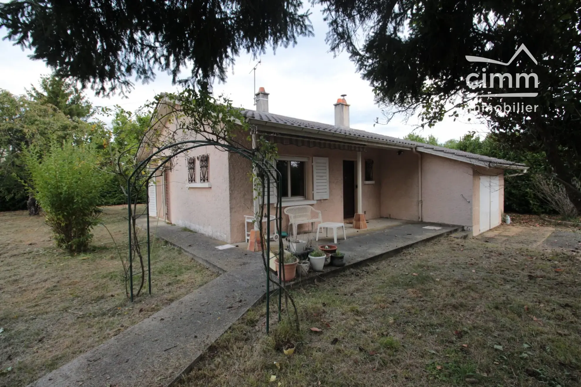 Villa de plain-pied à vendre à Saint-Siméon-de-Bressieux, calme et grand terrain 
