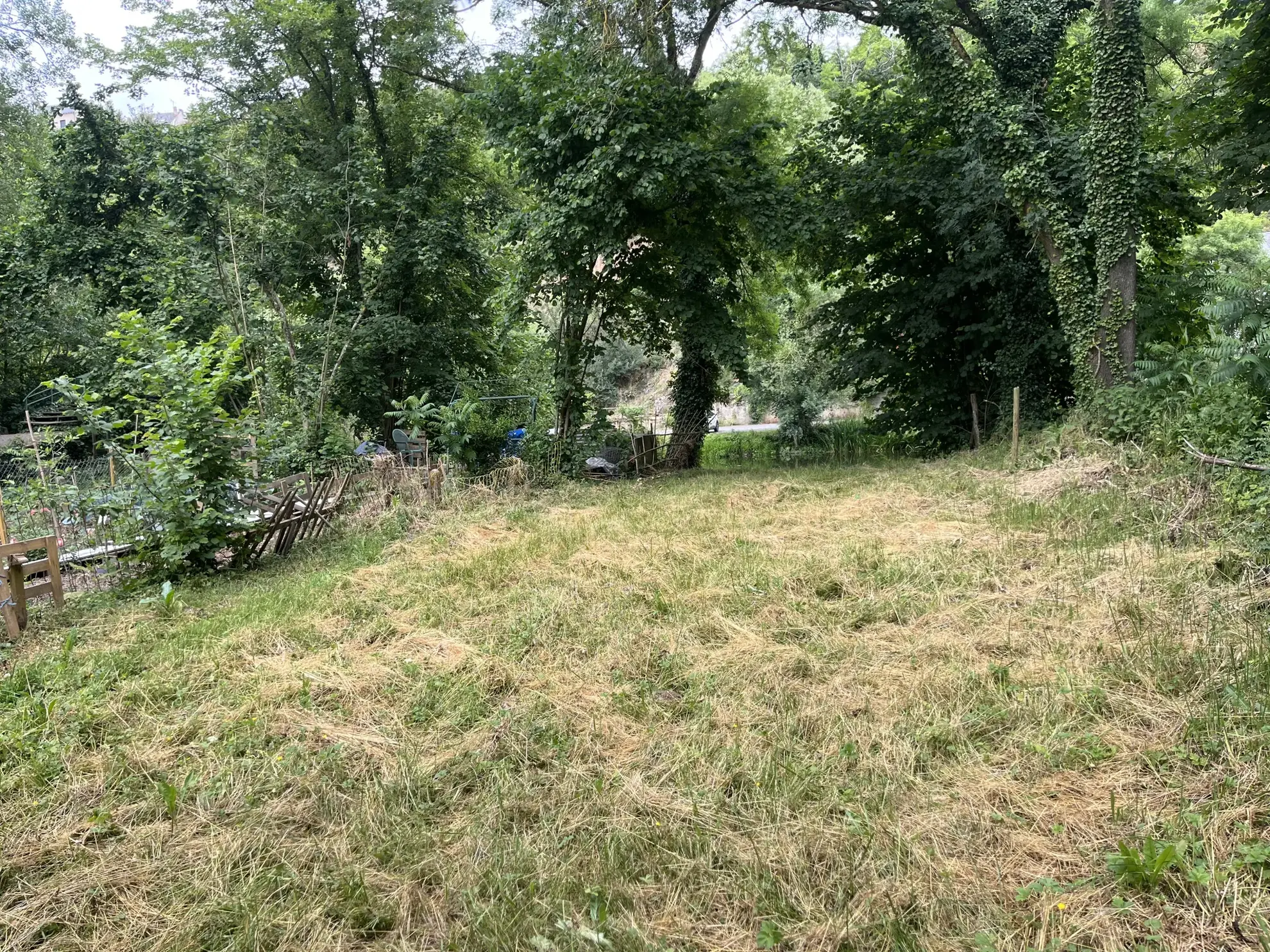 Terrain de pêche en bord de rivière le Thouet à Saint-Jacques-de-Thouars - 235 m² avec abri de jardin 