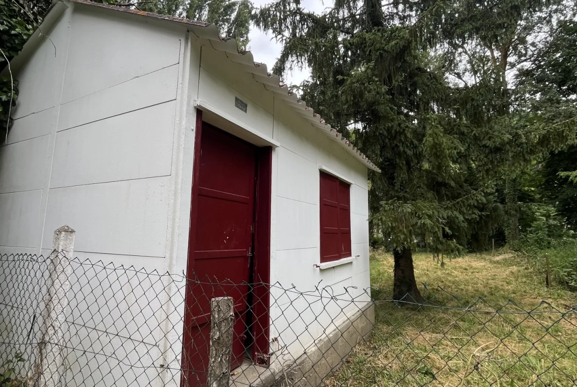 Terrain de pêche en bord de rivière le Thouet à Saint-Jacques-de-Thouars - 235 m² avec abri de jardin 