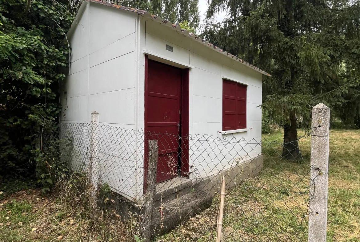 Terrain de pêche en bord de rivière le Thouet à Saint-Jacques-de-Thouars - 235 m² avec abri de jardin 