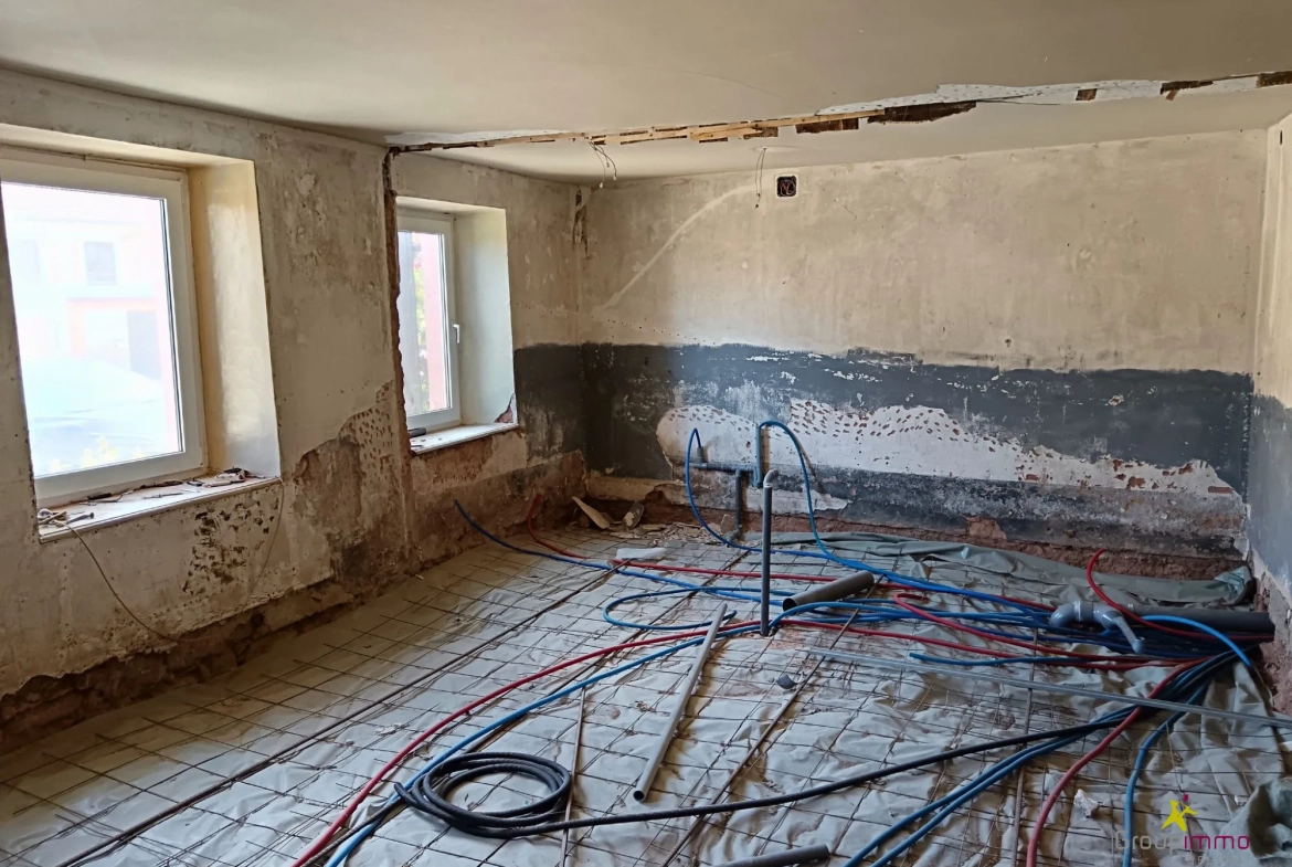 Maison à rénover de 137 m² avec garage et dépendance à Saales 