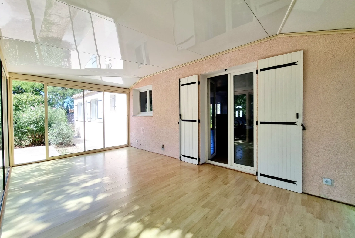 Villa de plain-pied rénovée avec jardin à Luc-sur-Orbieu 