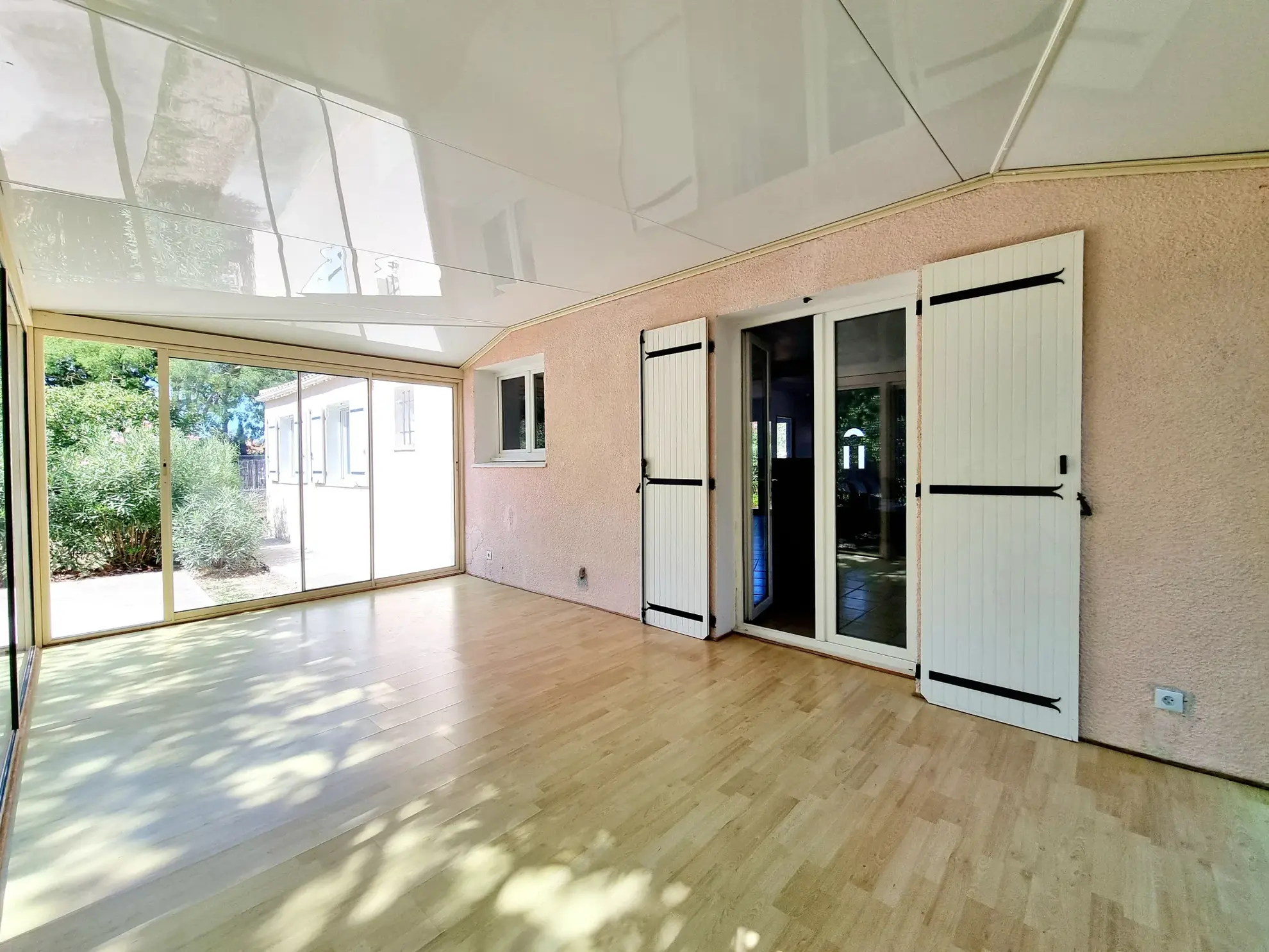 Villa de plain-pied rénovée avec jardin à Luc-sur-Orbieu 