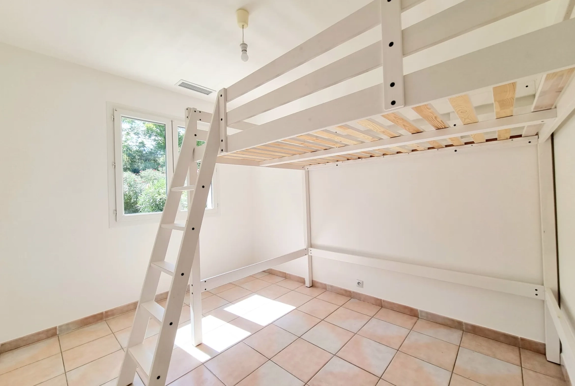 Villa de plain-pied rénovée avec jardin à Luc-sur-Orbieu 