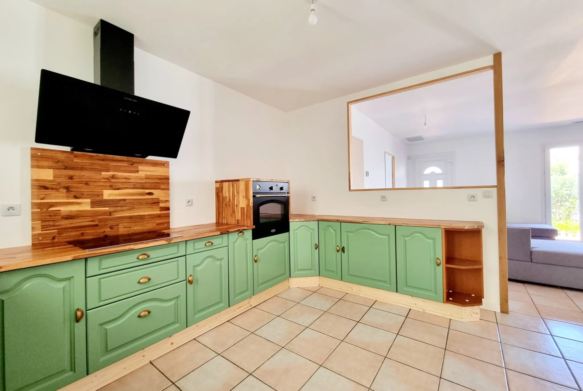 Villa de plain-pied rénovée avec jardin à Luc-sur-Orbieu 
