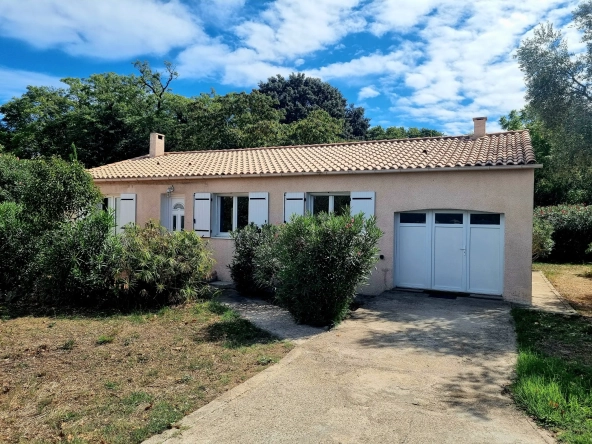 Villa de plain-pied rénovée avec jardin à Luc-sur-Orbieu