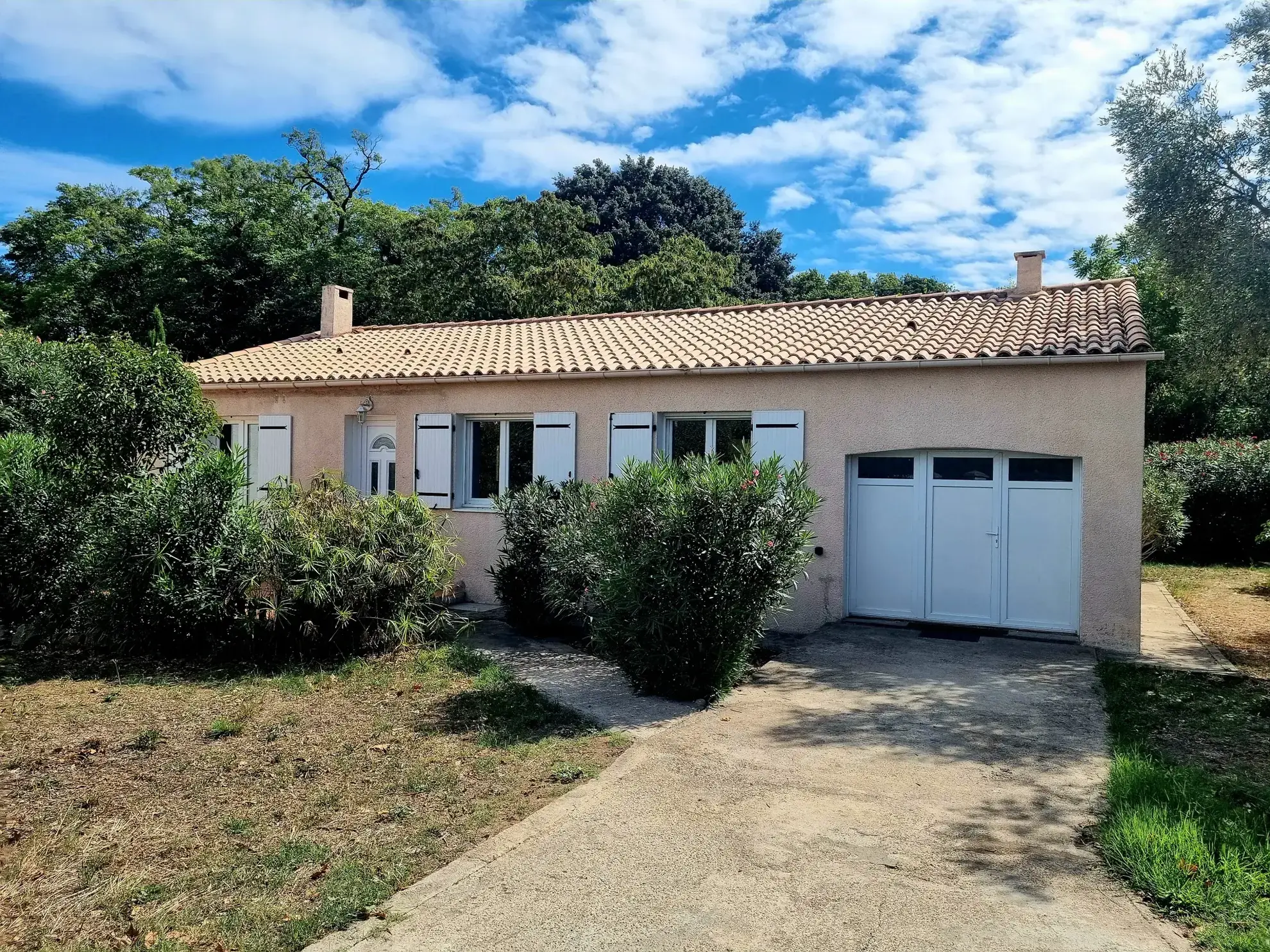 Villa de plain-pied rénovée avec jardin à Luc-sur-Orbieu 