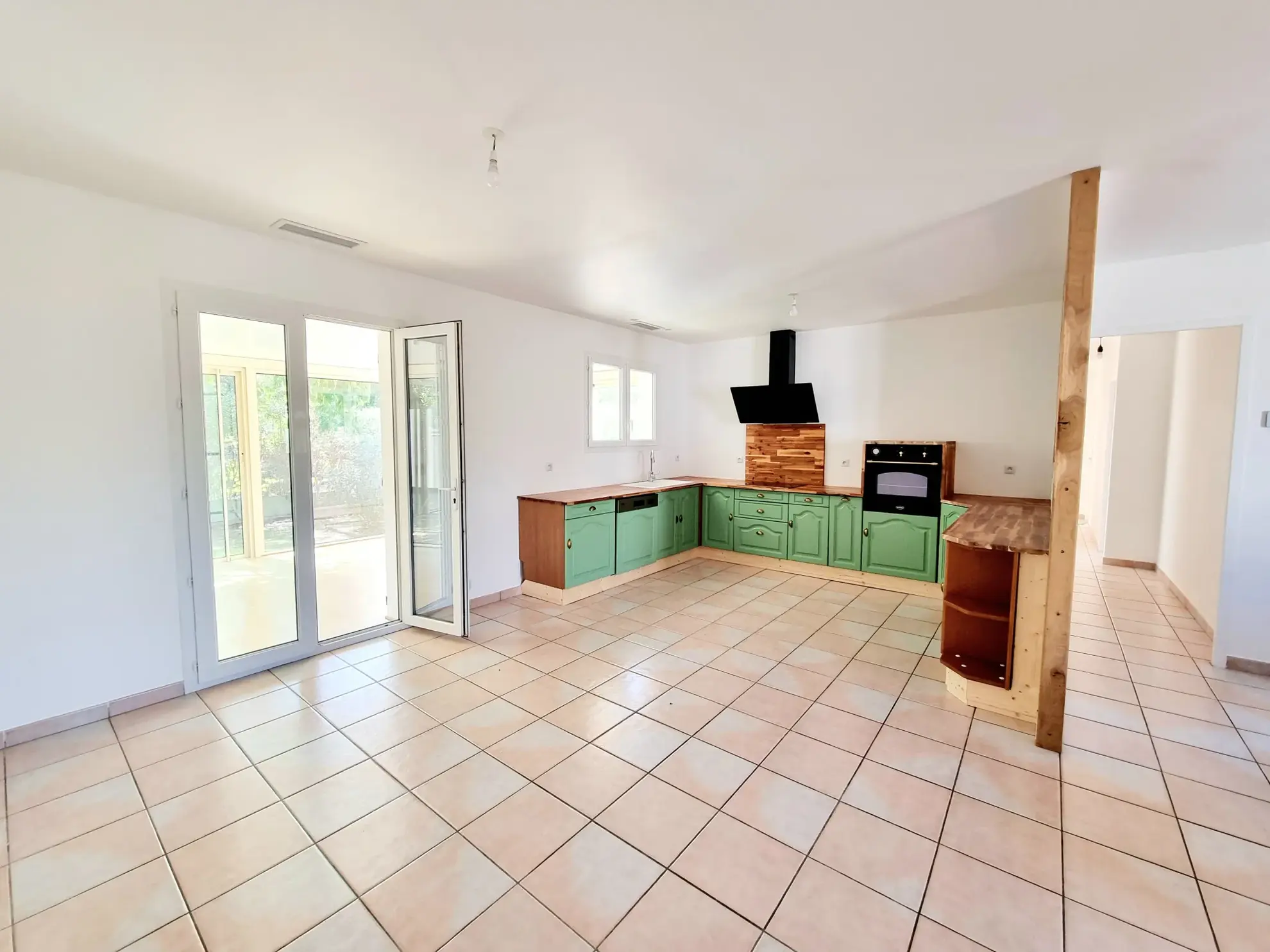 Villa de plain-pied rénovée avec jardin à Luc-sur-Orbieu 