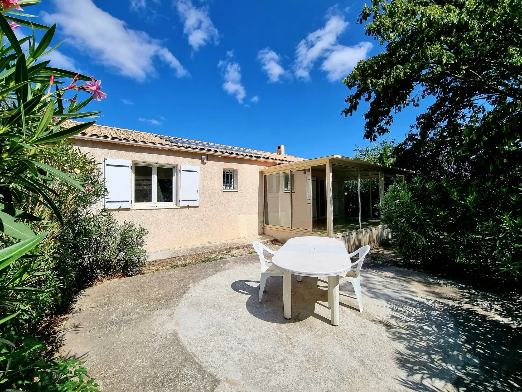 Villa de plain-pied rénovée avec jardin à Luc-sur-Orbieu 