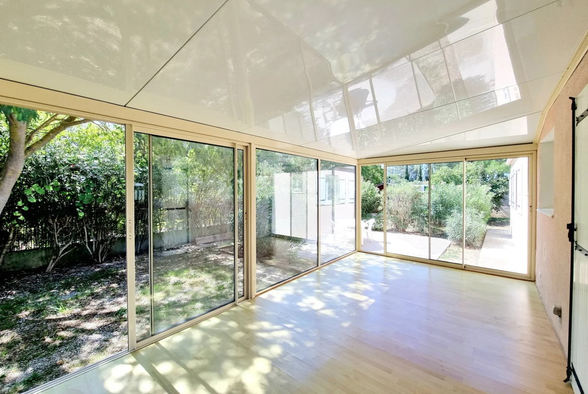 Villa de plain-pied rénovée avec jardin à Luc-sur-Orbieu 