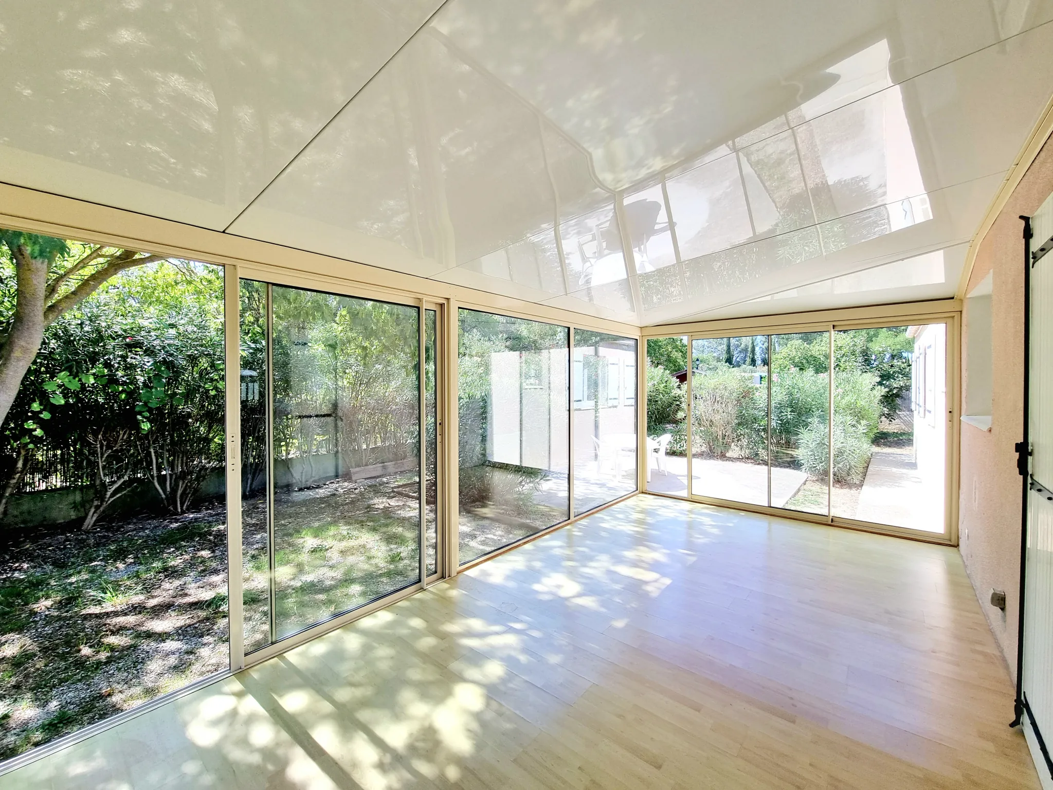 Villa de plain-pied rénovée avec jardin à Luc-sur-Orbieu 