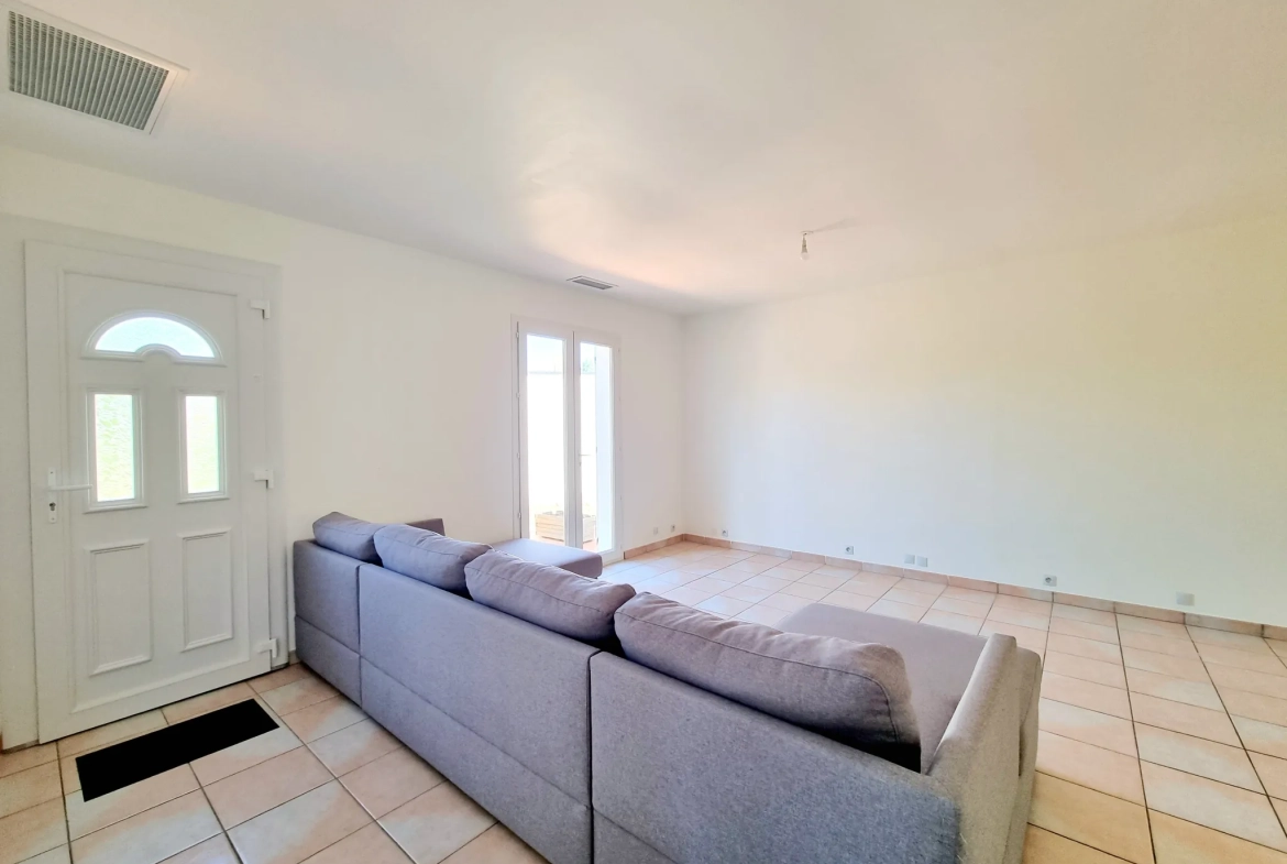 Villa de plain-pied rénovée avec jardin à Luc-sur-Orbieu 