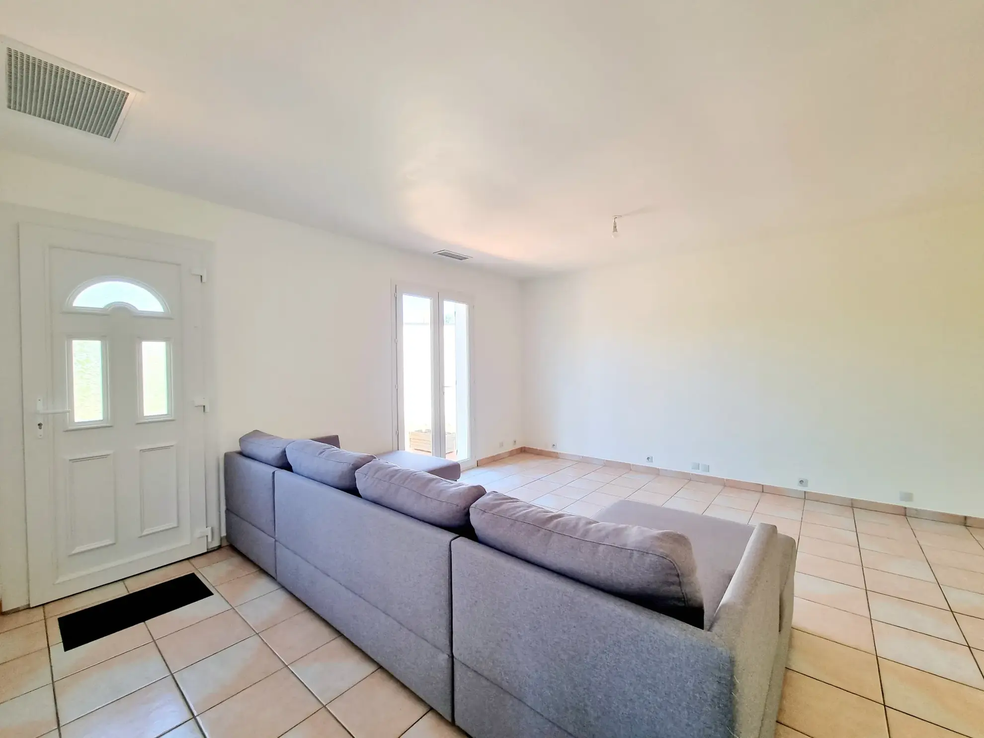 Villa de plain-pied rénovée avec jardin à Luc-sur-Orbieu 