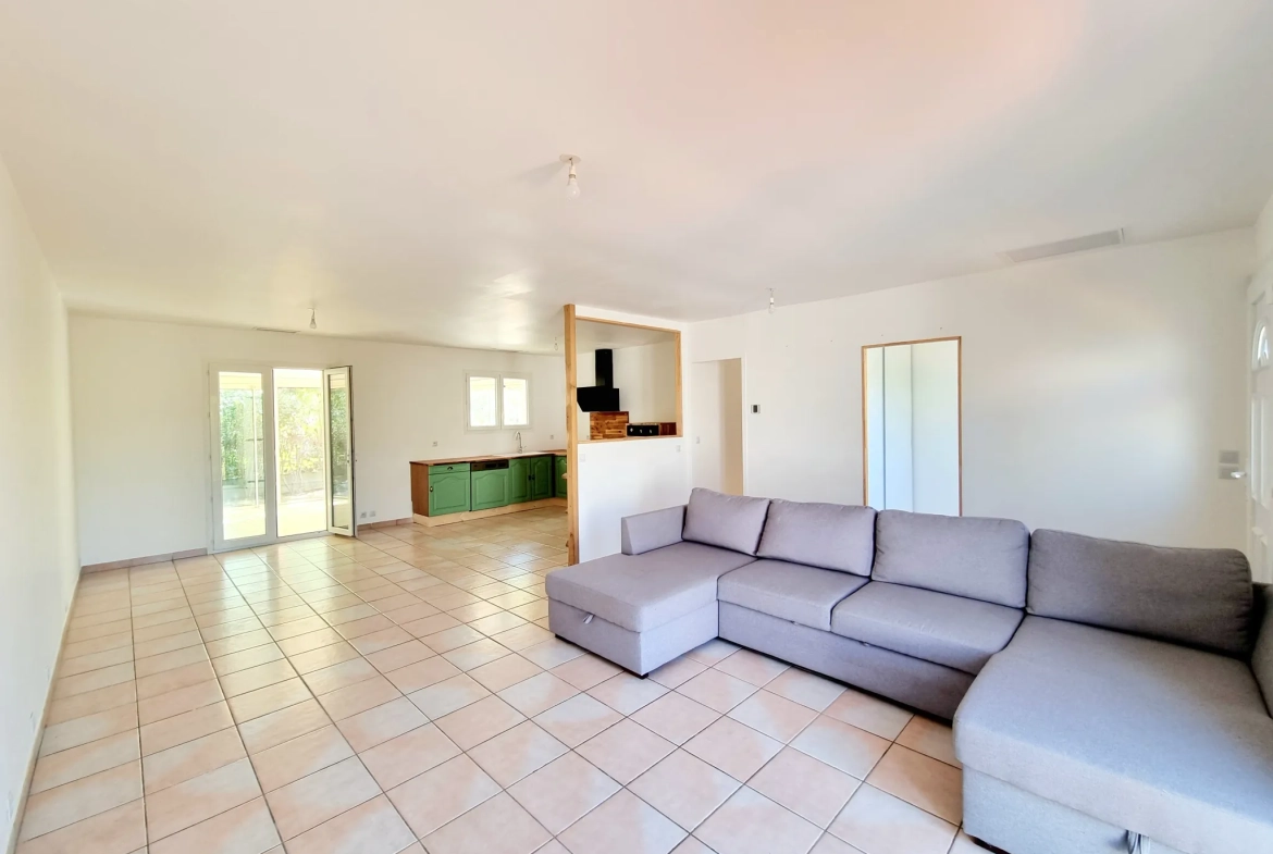 Villa de plain-pied rénovée avec jardin à Luc-sur-Orbieu 