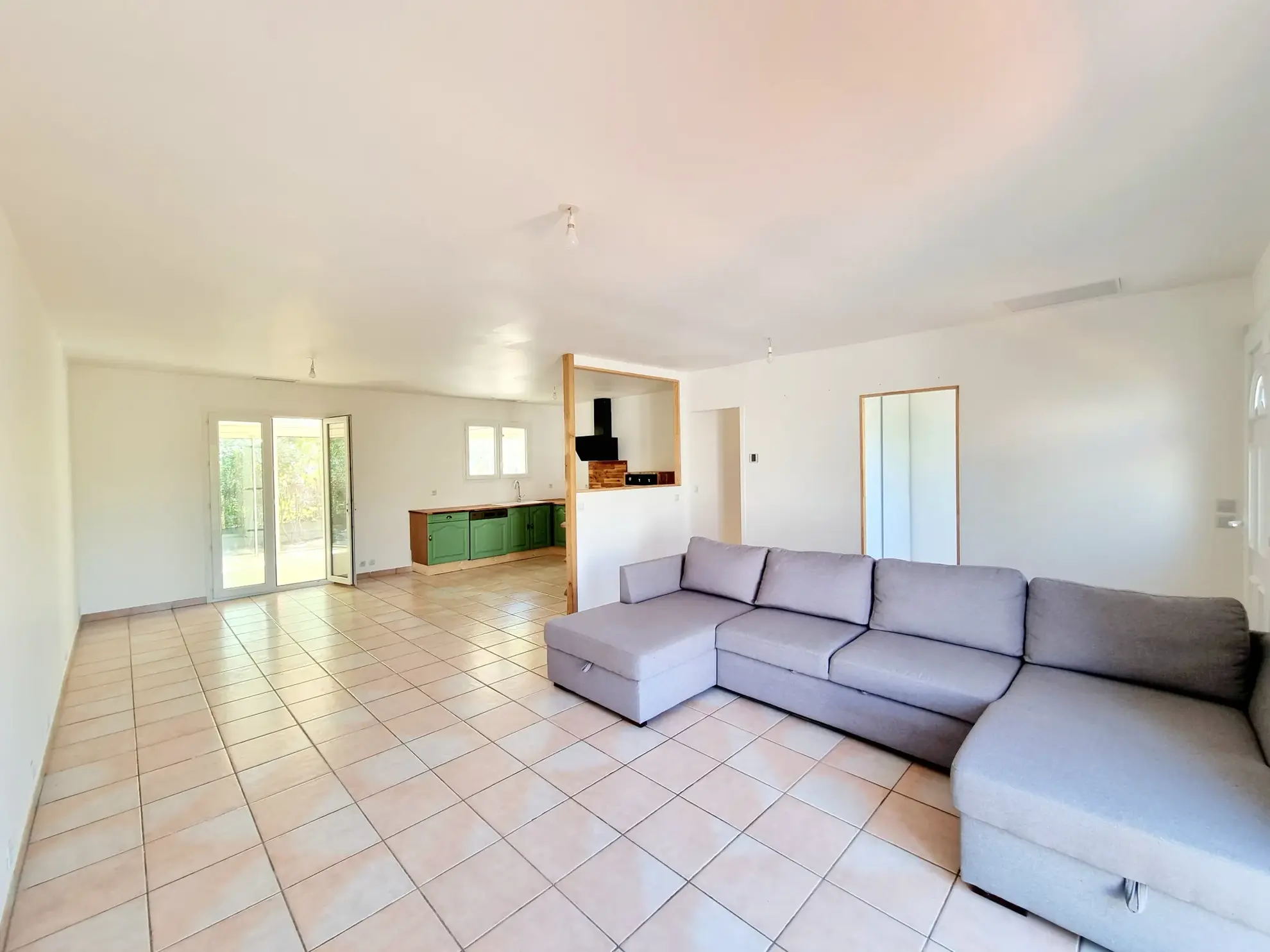 Villa de plain-pied rénovée avec jardin à Luc-sur-Orbieu 