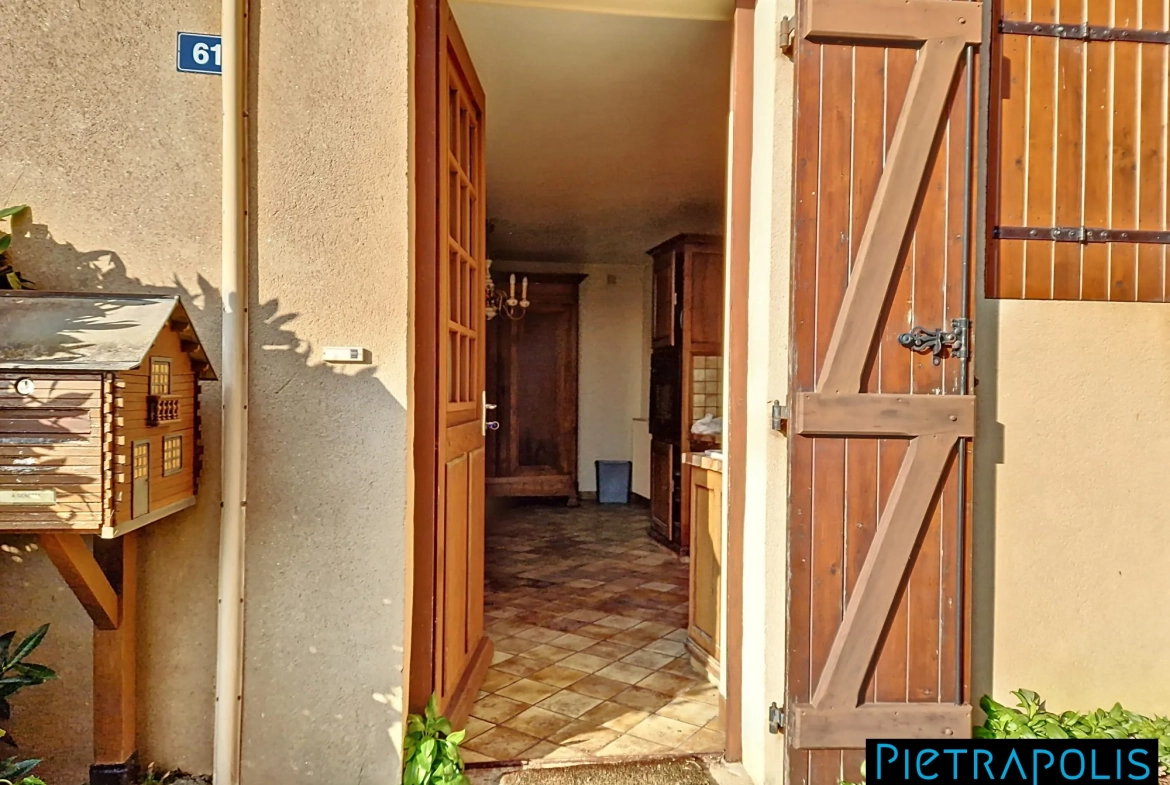 Charmante maison de village avec jardin et chambre indépendante à Gibles 