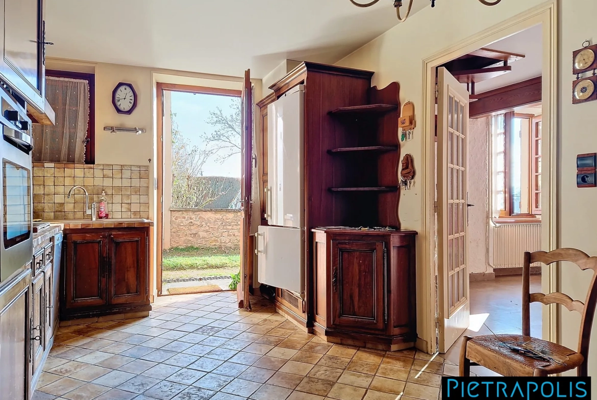 Charmante maison de village avec jardin et chambre indépendante à Gibles 