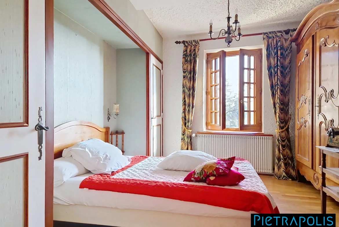 Charmante maison de village avec jardin et chambre indépendante à Gibles 