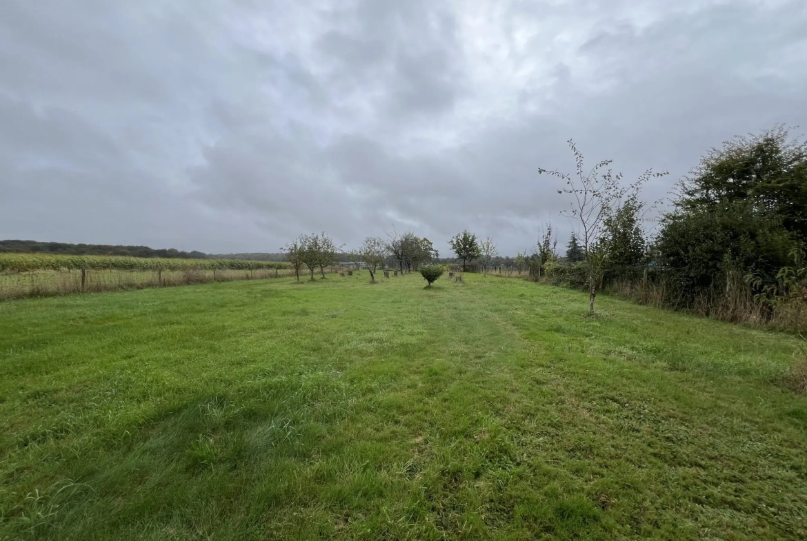 Terrain constructible plat à Nouzilly — Opportunité idéale pour votre future maison 