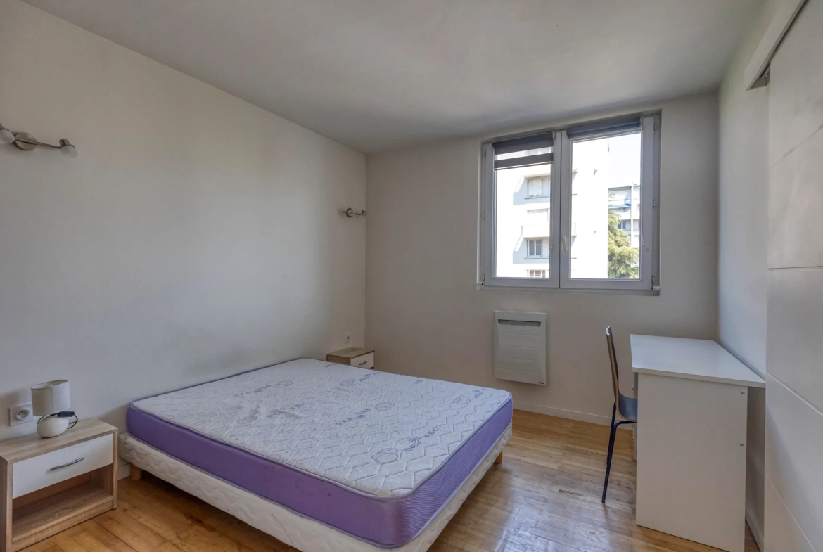 Appartement 3 chambres rénové à Grenoble avec parking et Balcons - Investissement idéal 