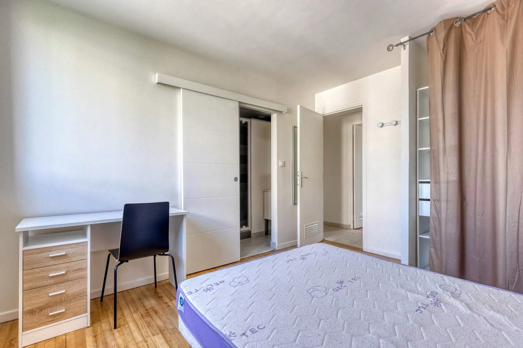 Appartement 3 chambres rénové à Grenoble avec parking et Balcons - Investissement idéal 
