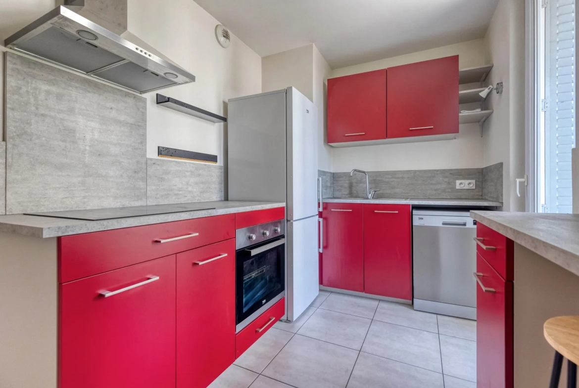 Appartement 3 chambres rénové à Grenoble avec parking et Balcons - Investissement idéal 