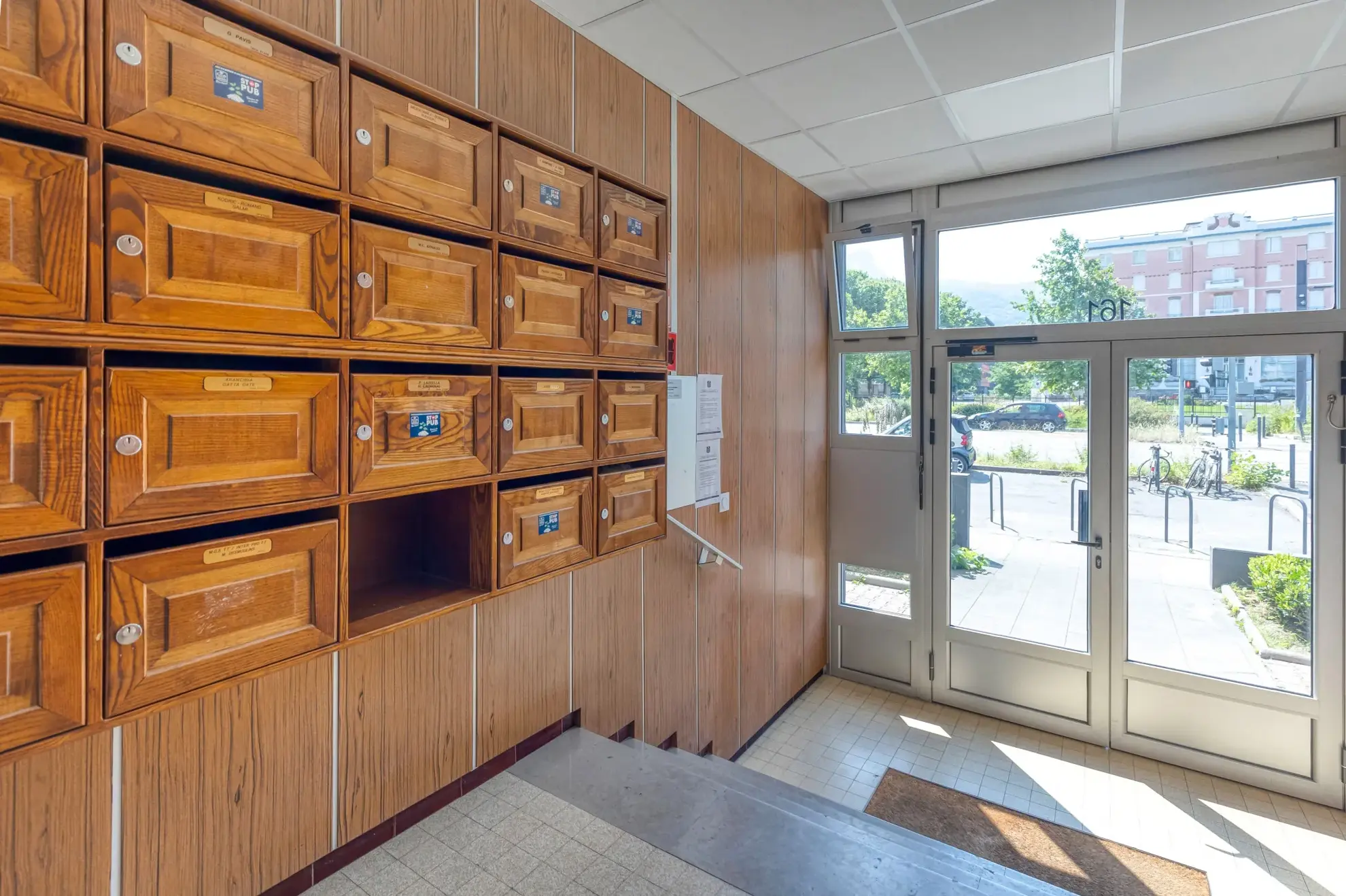 Appartement 3 chambres rénové à Grenoble avec parking et Balcons - Investissement idéal 
