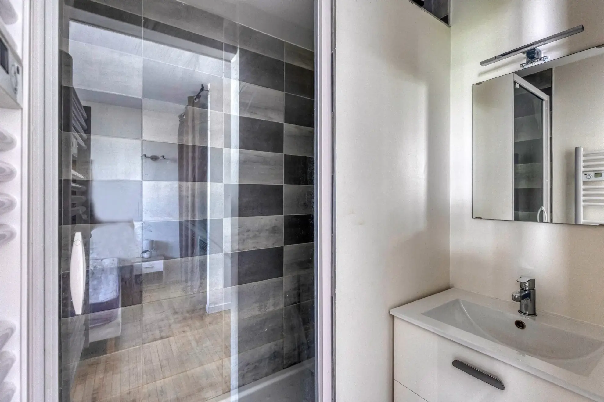 Appartement 3 chambres rénové à Grenoble avec parking et Balcons - Investissement idéal 