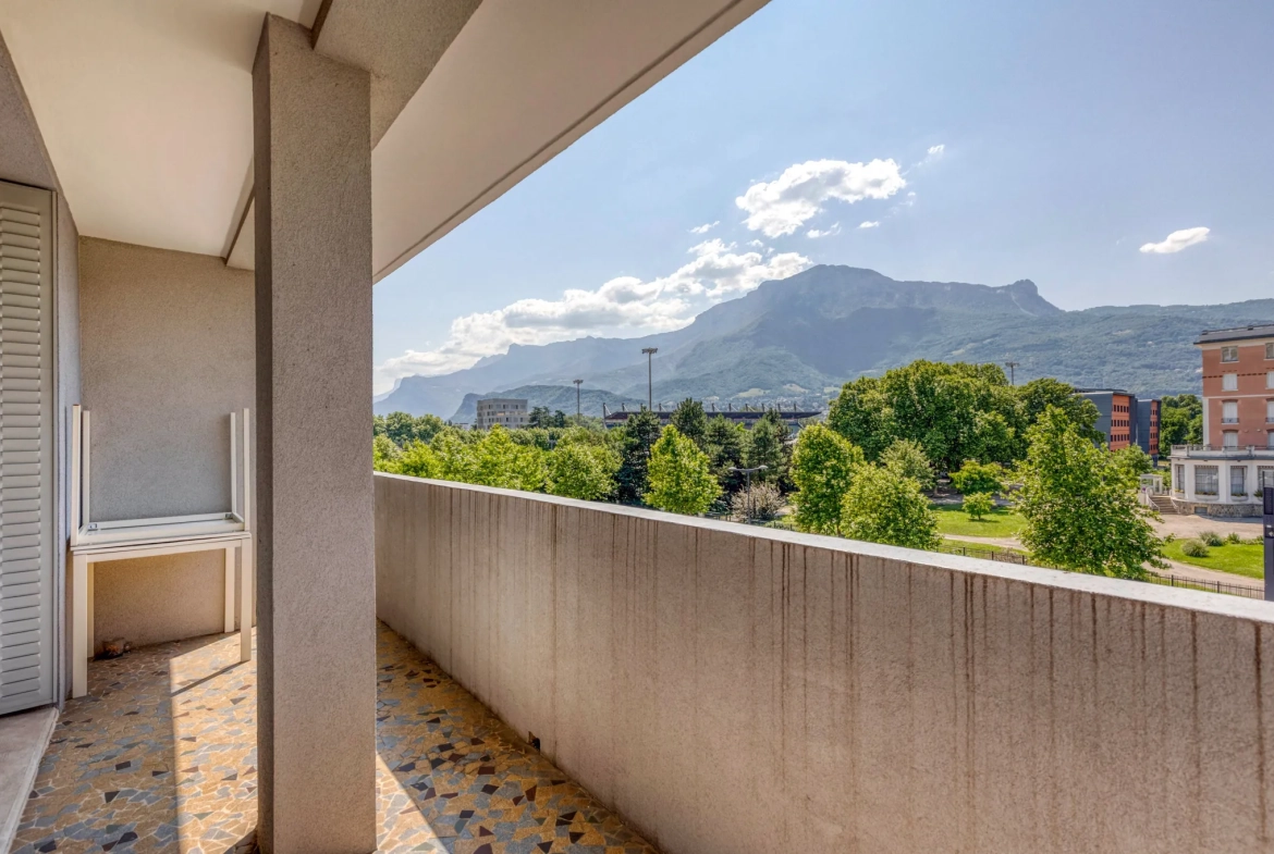 Appartement 3 chambres rénové à Grenoble avec parking et Balcons - Investissement idéal 