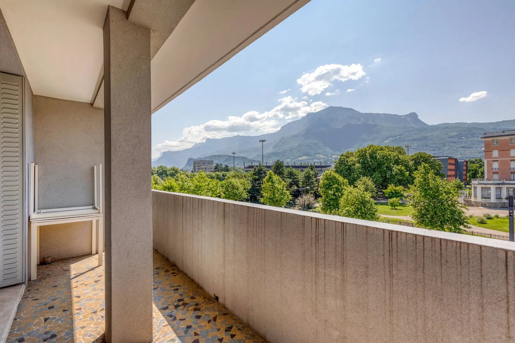 Appartement 3 chambres rénové à Grenoble avec parking et Balcons - Investissement idéal 