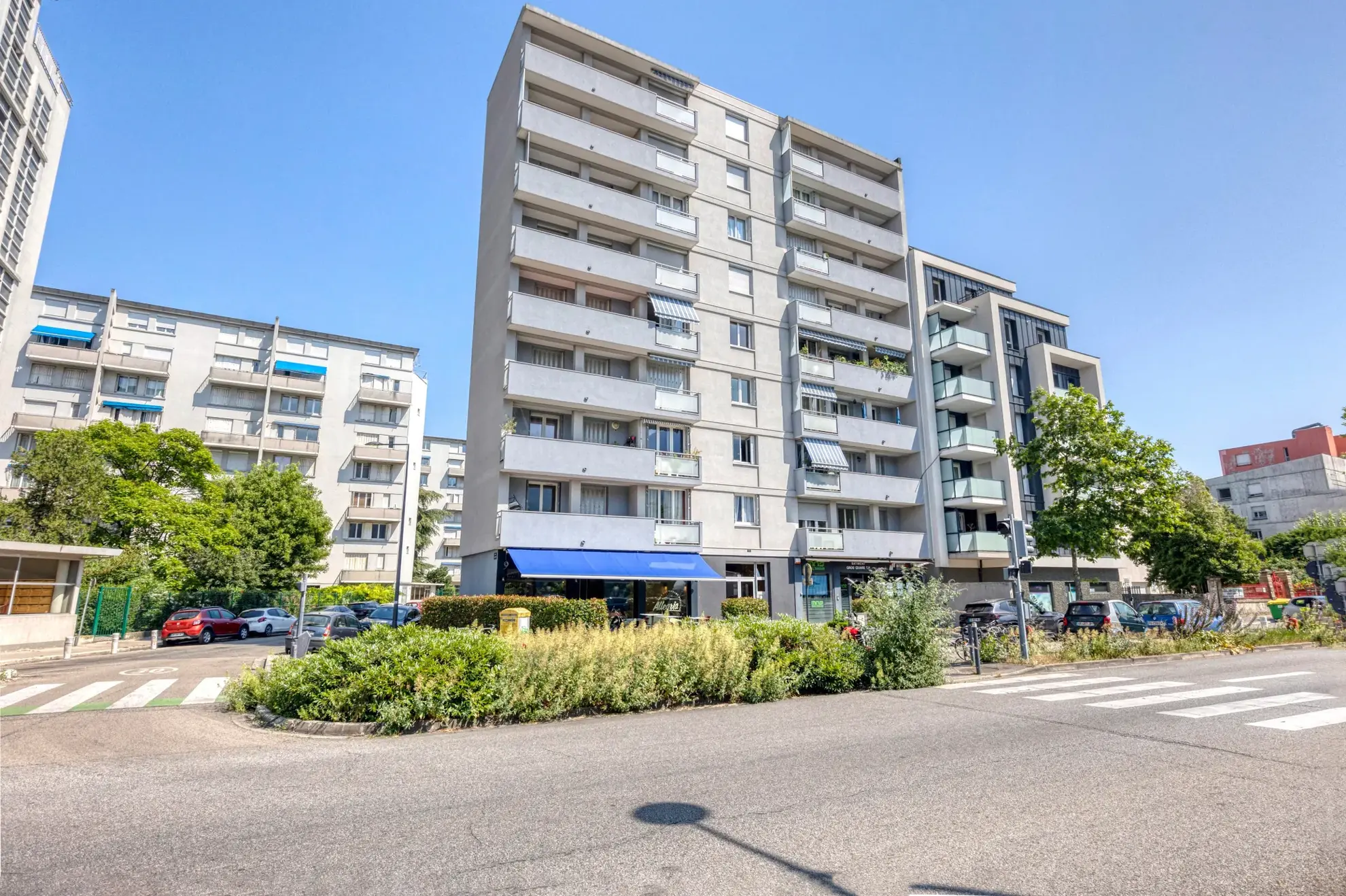 Appartement 3 chambres rénové à Grenoble avec parking et Balcons - Investissement idéal 