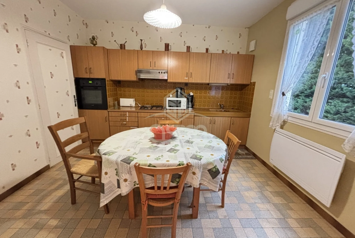 Maison à vendre proche centre-ville avec travaux à La Celle-Saint-Avant 