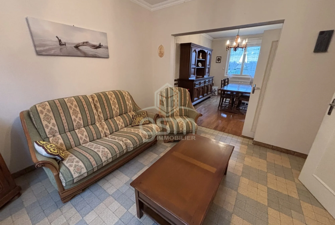 Maison à vendre proche centre-ville avec travaux à La Celle-Saint-Avant 