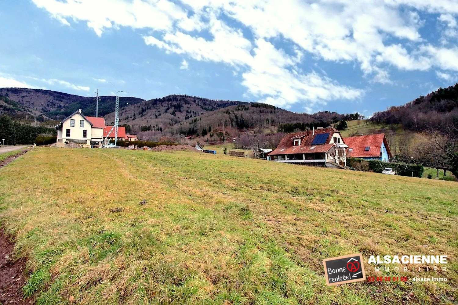 Terrain constructible de 750 m² avec vue exceptionnelle à Steige 