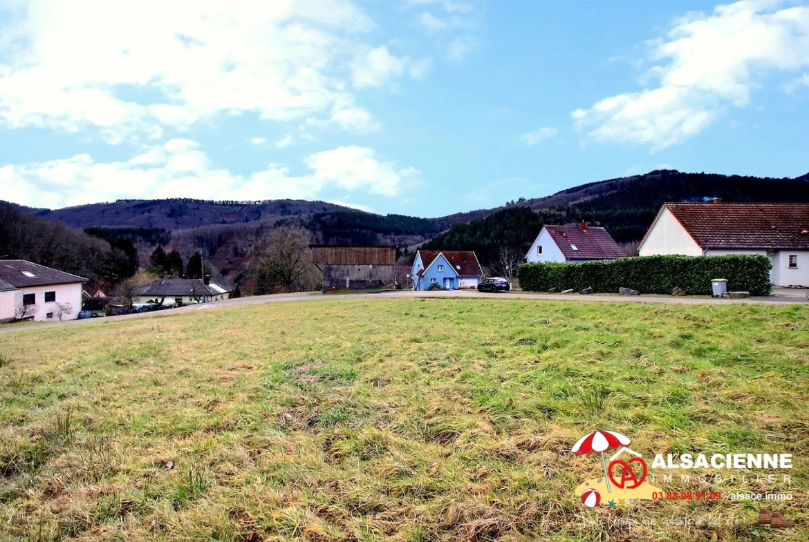 Terrain constructible de 750 m² avec vue exceptionnelle à Steige 