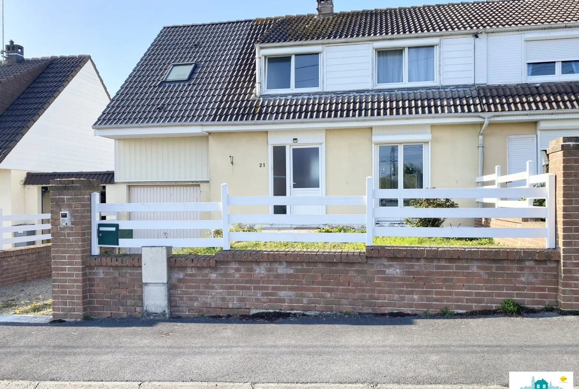 FACADE Maison semi-jumelée de 95 m² avec 4 chambres, garage et terrasse à Moreuil 