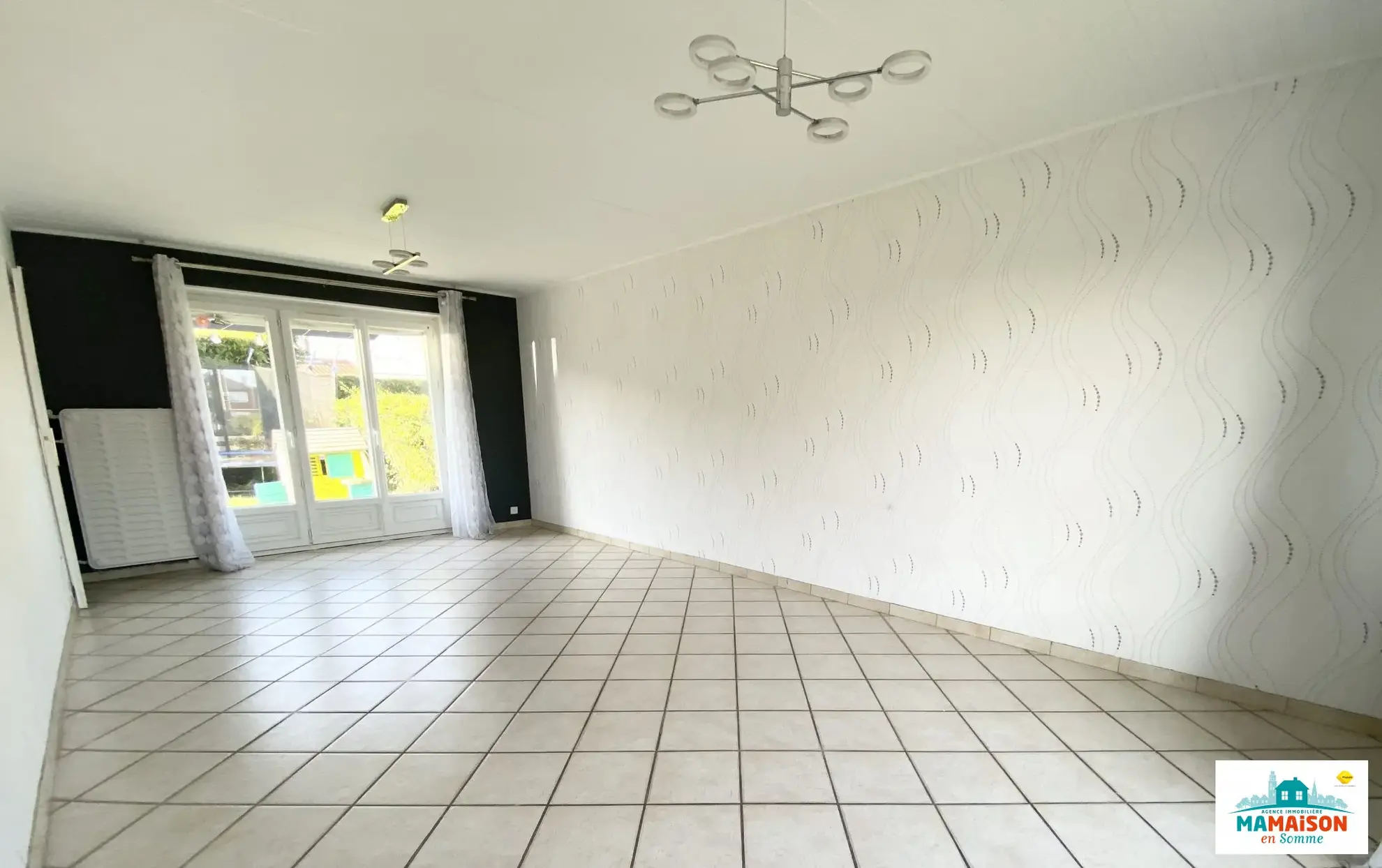 Maison semi-jumelée de 95 m² avec 4 chambres, garage et terrasse à Moreuil 
